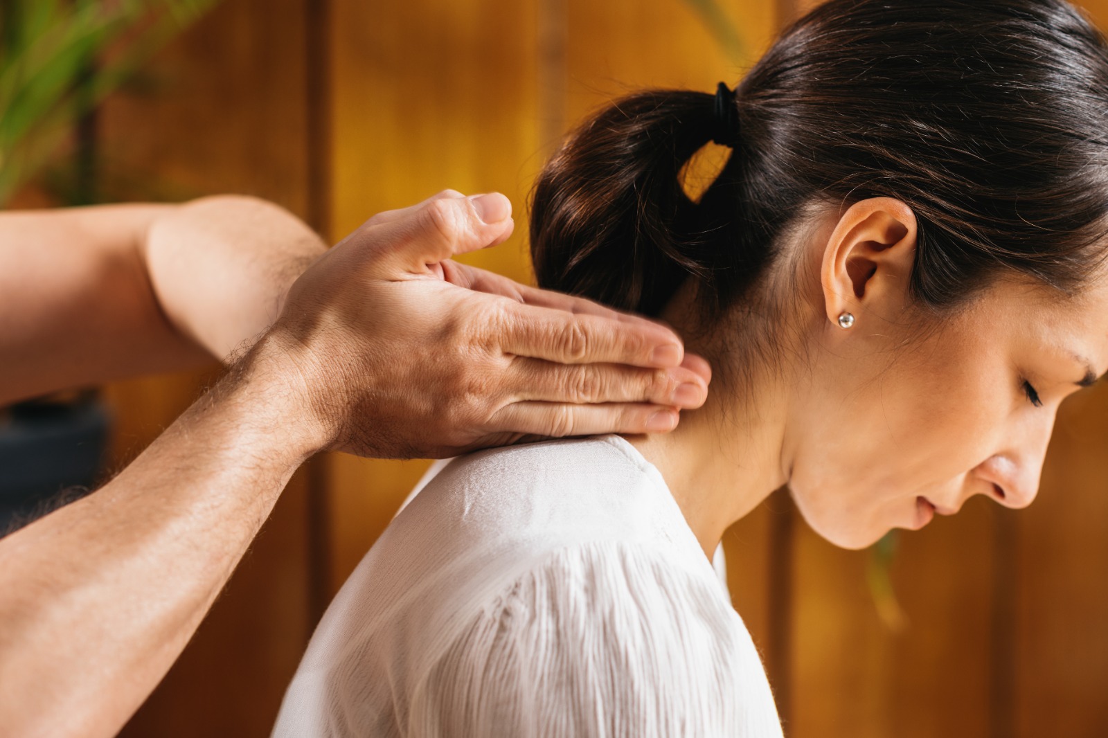Does a massage help in managing gout pain?